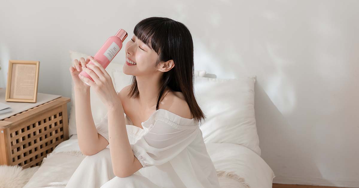 夏日精緻女孩的必備儀式：告別油膩髮與條碼瀏海，私心偏愛的「空氣感」秘密武器
